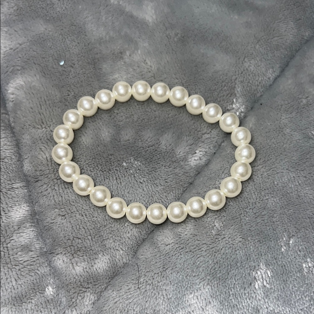 Elegant Pearl Bracelet